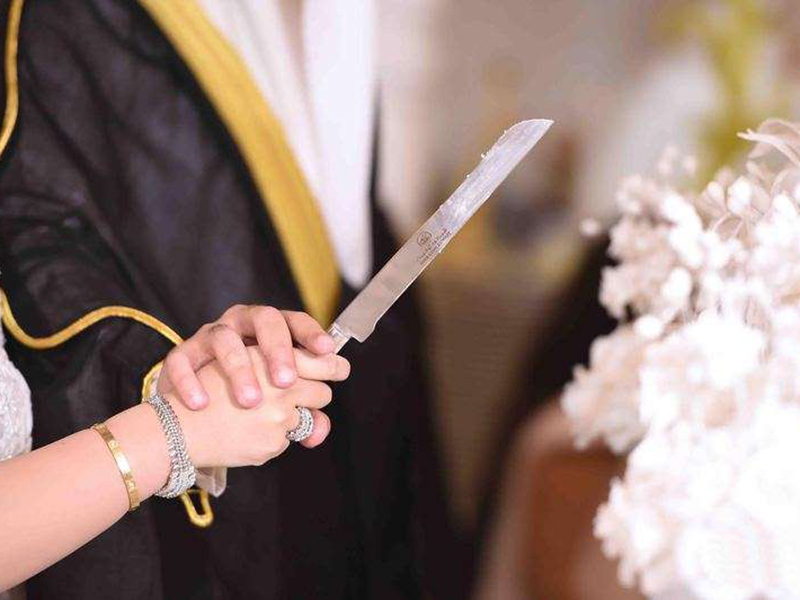 اضغط لمشاهدة الفيديو: شابة فاتنة ترقص في عرس حبيبها!
